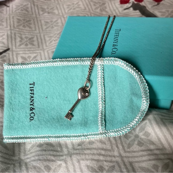 Authentic Tiffany& Co. heart key pendant necklace. 925 Silver & Diamond. Love - Picture 3 of 7
